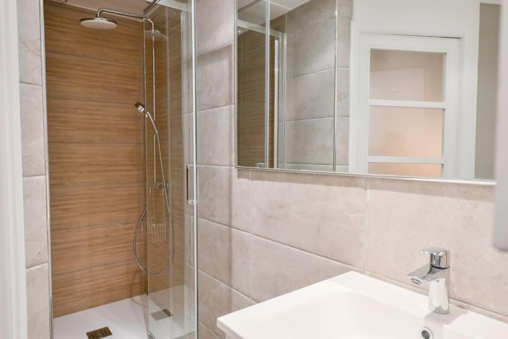 Cosy Appartement En Plein Marais パリ エクステリア 写真